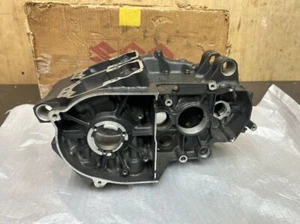 Nuevo cárter genuino Suzuki RG250Γ GJ21A Gamma - Imagen 1 de 9