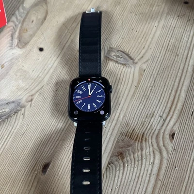 Apple Watch Series 9 45mm GPS Smartwatch Ledermagnetarmband Mit Ladegerät - Bild 1 von 2