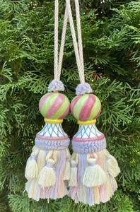 Ein Paar Vintage Mackenzie Kinder handbemalte Keramik Vorhang Raffhalter Quasten 2 - Bild 1 von 17