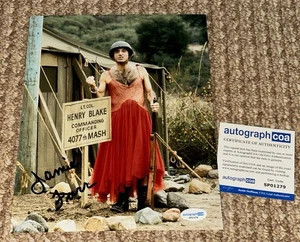 JAMIE FARR HANDSIGNIERT 8x10 FOTO SCHAUSPIELER HANDSIGNIERT MASH TV STAR SEHR SELTEN COA - Bild 1 von 2