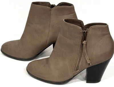 Charlotte Russe Keira Botines Tacones Marrón Topo Imitación Cuero Cremallera Lateral Talla 7 Foto 1 de 4