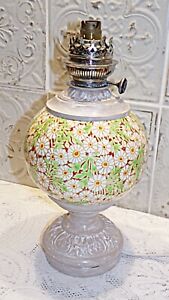France Vintage -Lampe Ancienne en Porcelaine et Laiton, patinée beige et blanc