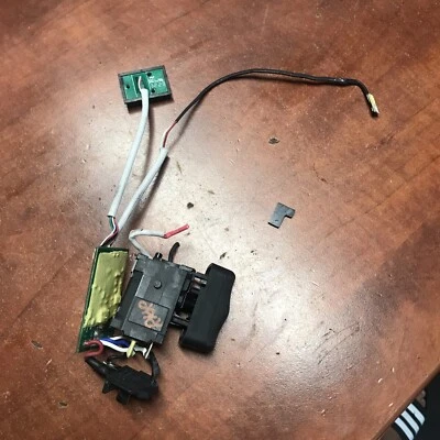 Utilice pieza de fabricante original 12V PCB Asy para Milwaukee 2471-20 12V cortador de tubos de cobre B61C Foto 1 de 4