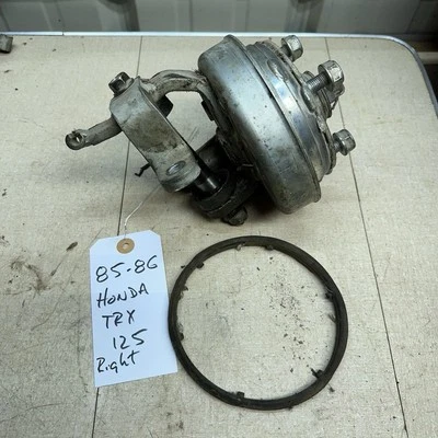 85-86 HONDA OEM Fourtrax TRX125 2x4 nudillo de dirección delantero derecho 51210-VM6-680 Foto 1 de 4