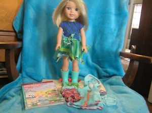 American Girl Gummistiefel Wishers Camille 14,5" blonde Puppe mit Buch & Strandoutfit - Bild 1 von 7