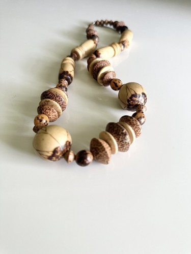 MICHAEL KORS Grande Collana Perline Legno Multitono Terroso Intagliato a Mano MCM