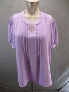 NWT BISHUIGE Size 2XL Womens Lilac Short Sleeve Split Neck Pleated Blouse 932 - Picture 1 of 11