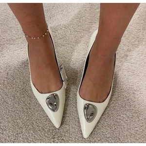 ZARA women's US size 8 White Pointed Toe Leather Shoes NWT - Picture 1 of 16