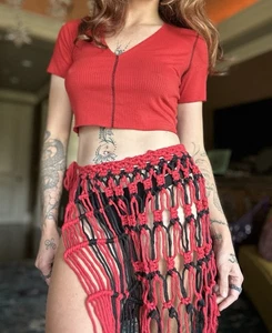 Original GoodVibeGoda Handmade Makramee Seil Minirock Rot Schwarz - Bild 1 von 10