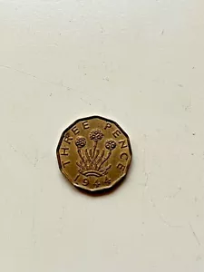 1944 George VI 3 peniques moneda de Gran Bretaña - Imagen 1 de 2