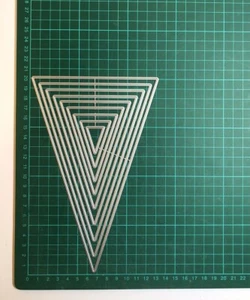 Großes 9-teiliges Wimpel Dreiecke Stanzenset größte Stanze Maße 19,8 x 12,8 cm - Bild 1 von 6