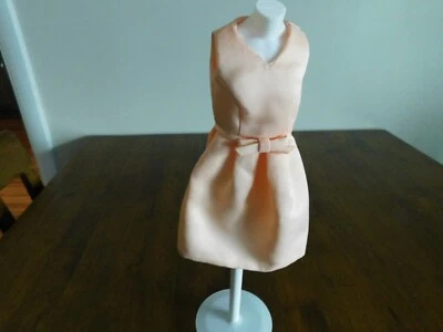 Vestido Franklin Mint Jackie Kennedy Peach Day SOLO para muñeca de vinilo Foto 1 de 2