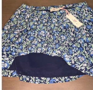 NWT Vineyard Vines Winter Garden Pleated Skirt Deep Bay Blue Medium - Picture 1 of 2