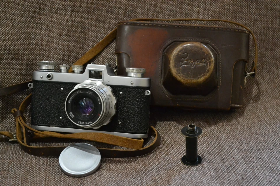 Camera FED Zarya ( Zaria ) Vintage 35mm Film Rangefinder Lens Industar-26M - Image 1 of 4