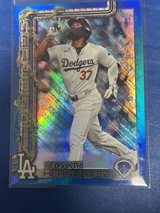 Topps Holiday 2025 - Teoscar Hernandez # H164 azul brillo metálico  - Imagen 1 de 4
