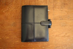 Filofax Organizador Cruzado de Bolsillo Negro Cuero Italiano Planificador de Día Agenda - Imagen 1 de 10
