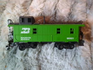 HO Scale "Burlington Northern" 98601 Freight Train Caboose Car - Picture 1 of 4