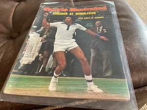 SPORTS ILLUSTRATED JULY 14 th 1975, ARTHUR ASHE, SHOCKER AT WIMBLEDON, VERY GD - Picture 1 of 1