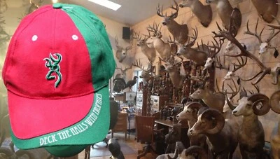 Sombrero de Navidad Browning Deck The Halls With Trofeos Ciervo Gorra de Caza Vacaciones Foto 1 de 4