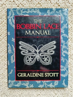Vintage 1988 THE BOBBIN LACE MANUAL by Geraldine Stott Hardback Book 120 Pages - Image 1 of 4