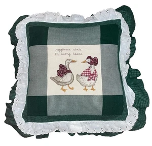 Almohada de colección hecha a mano casa de campo punto de cruz pato volante a cuadros - Imagen 1 de 8