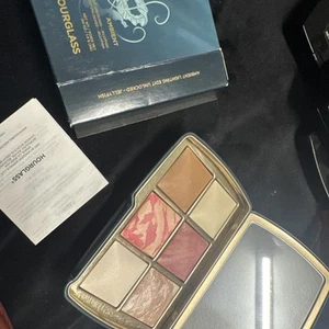 Hourglass Jellyfish Palette Ambient Lighting Edit Unlocked NEW - Picture 1 of 3