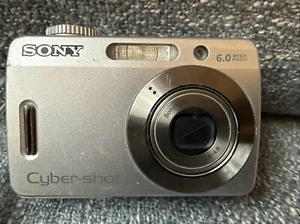 Sony Cyber-shot DSC-S500 6.0MP Digitalkamera - Silber - Ersatzteile. Lesen. - Bild 1 von 8