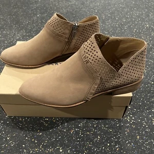 Lucky Brand Women's PAKPAO Ankle Boot Size 7.5 M Brown Low Heel Side Zip Leather - Picture 1 of 7