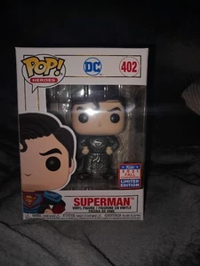 Funko POP #402 Superman (Black) Metallic - DC - 2021 Con with POP Protector - Picture 1 of 9