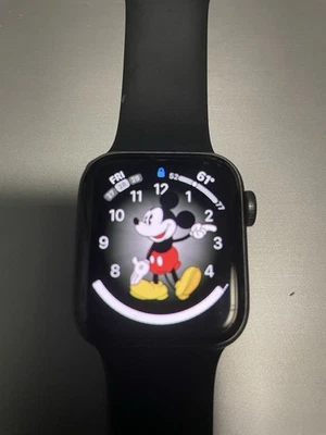 Apple Watch SE (2020 1st Generation) 40mm Space Gray Aluminum Case - Image 1 of 4