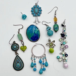 Single Earring Jewelry Lot 10 Pcs Green Blue Turquoise Color Crafts Repurpose - Picture 1 of 12
