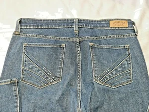 Levis Jeans Womens Size 12M Signature Modern Boot Cut measures 34 " x 31" - Picture 1 of 6