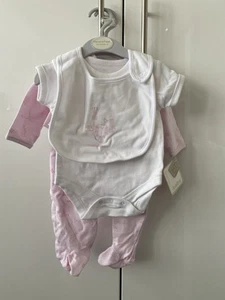 Mamas & Papas 4 piece gift set babygrow vest bib Girl Newborn Upto 10lbs BNWT - Picture 1 of 4