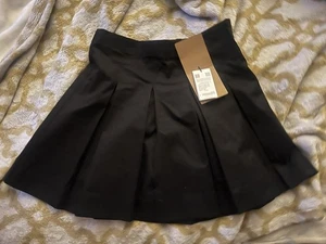 NEW Burberry Pleated School Skirt. NWT size 10Y - Picture 1 of 3