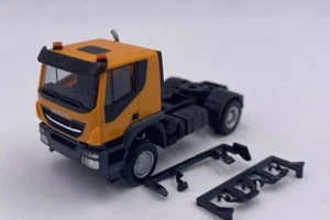 Herpa Iveco Trakker Zugmaschine orange 1:87 unbedruckt mit Rundleuchten - Picture 1 of 1