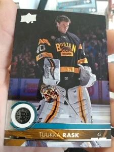 2017-18 17-18 Upper Deck UD Series 1 Base #17 Tuukka Rask Bruins  - Picture 1 of 8