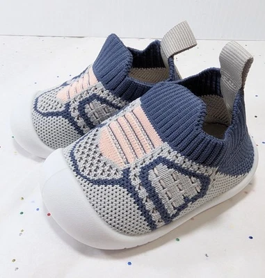 Baby shoes Unisex 18 month, include nice bag for Gift & keep them in the Closet. - Image 1 of 4