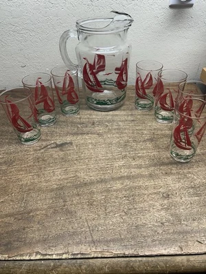 Copos e jarros vintage de vidro transparente ~ Gaivotas de veleiros verdes vermelhos - Imagem 1 de 4
