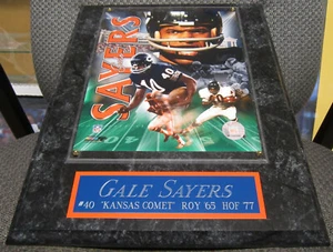 GALE SAYERS CHICAGO BEARS FRAMED 8X10 PHOTO-MAN CAVE ART-12X15 WALL PLAQUE - Picture 1 of 3