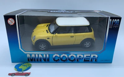 Globo BMW Mini Cooper, automodello scala (1:28), vintage (1959) - Immagine 1 di 4