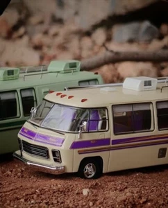 Autocaravana EY MK 1:64 amarilla HEC GMC viaje por carretera autocaravana modelo diecast coche de resina - Imagen 1 de 14