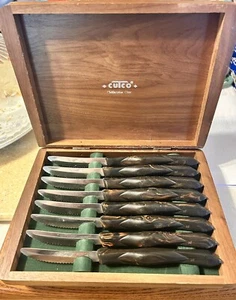 Vintage Set of 8 CUTCO 1759 Serrated Steak Knives In Wooden Box Bakelite Swirl - Picture 1 of 4