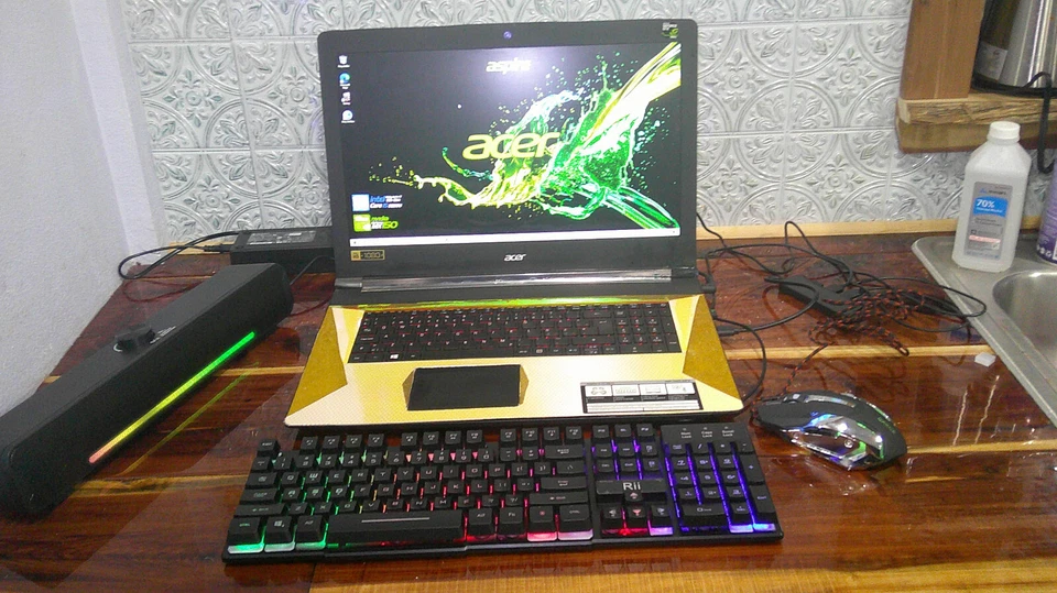 Acer Aspire NITRO BUNCH v17-vn7-792g,intel i5 2.3-3.20ghz.500gb,128gb,16gb,17.3" - Image 1 of 4