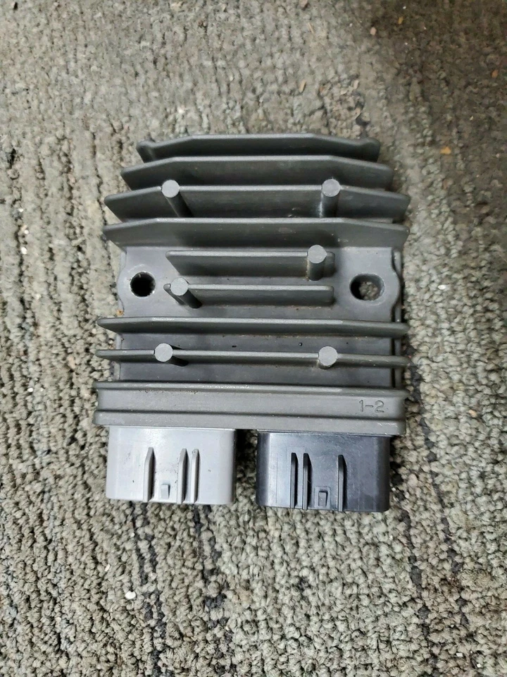 REGULADOR DE VOLTAJE RECTIFICADOR DUCATI MONSTER 1200S 1200 S 17-20 OEM Foto 1 de 1