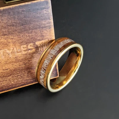 Anillo de barril de whisky de oro de 14K para hombre alianza de boda anillo de asta con incrustación de madera de bourbon Foto 1 de 4