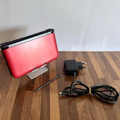 Console Nintendo 3DS XL Rossa/Nera e Caricatore - FUNZIONANTE Ottime Condizioni - Image 1 of 4