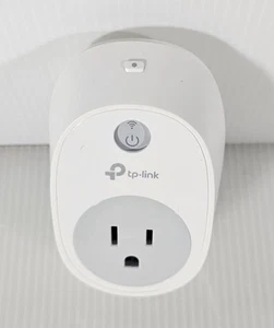 TP-Link - HS100 - Smart WiFi Plug - Picture 1 of 4