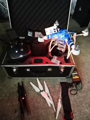 Quadricóptero drone DJI Phantom 3 W321 com estojo, controlador – para reparo de peças - Imagem 1 de 4