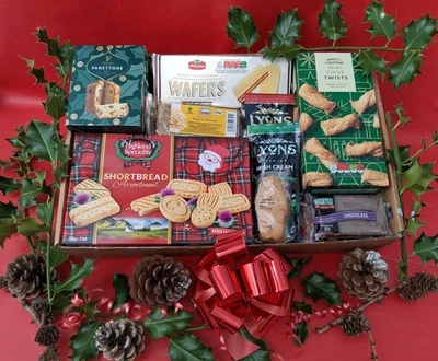 LYONS, PG, HIGHLAND SPECIALITY CHRISTMAS GIFT FOOD HAMPER Festive Food Box For Ladies Men Couples Family