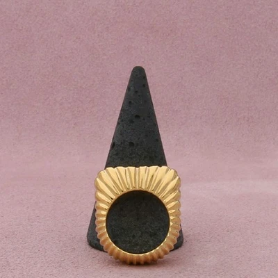 ivi los angeles sterling silver 18k gold plate gaia signet ring size 6 - Image 1 of 3